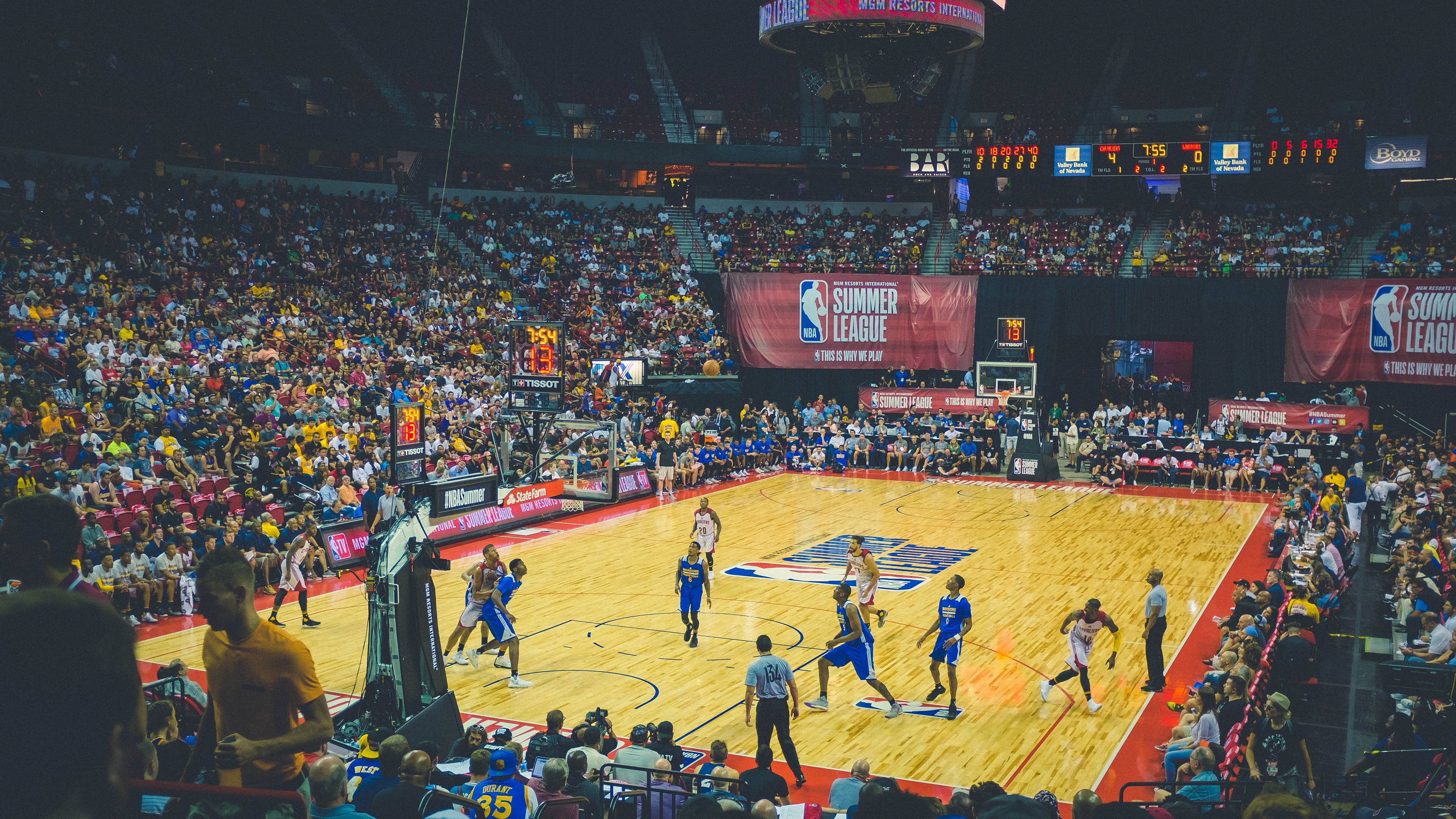 历史对决：传奇巨星的经典比赛集锦！，历史总决赛